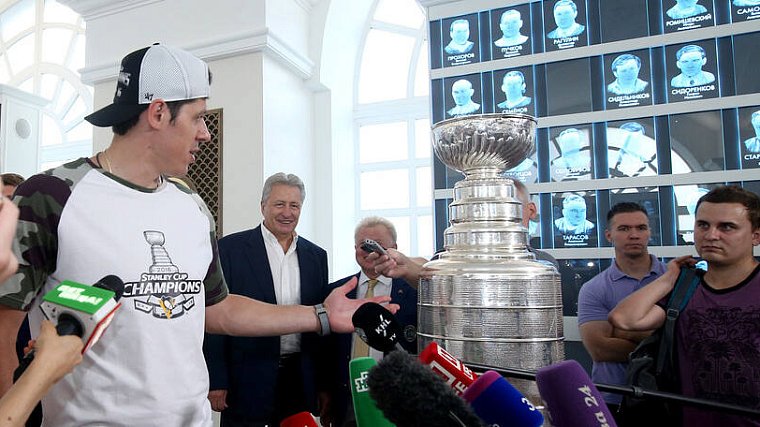 Нападающий сборной России Евгений Малкин: Крестить сына в Кубке Стэнли? Хоккейное и семейное — разные вещи - фото