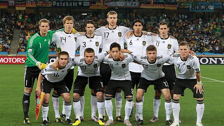 Дубль Мюллера помог сборной Германии разгромить Чехию - фото