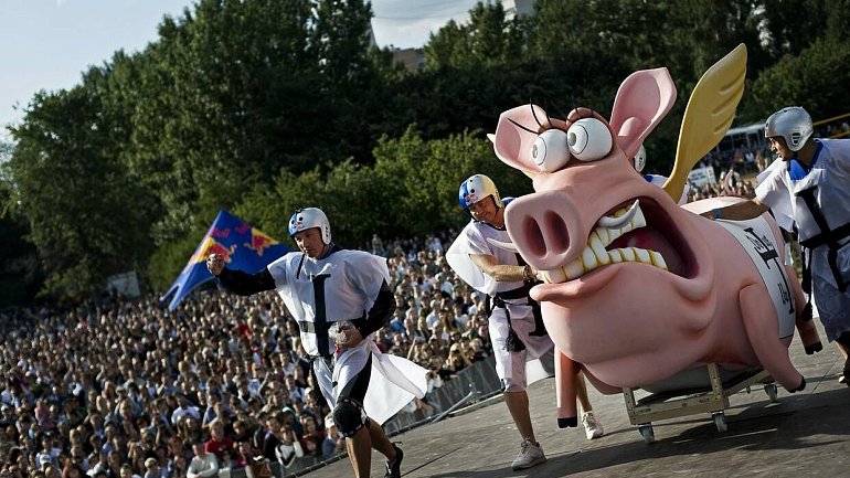 Летающие свиньи и тонущие рыцари. Red Bull Flugtag 2017 – прием заявок открыт! - фото