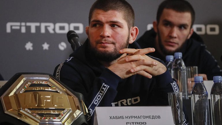 Шлеменко считает невключение Хабиба в топ-5 лучших бойцов в истории UFC попыткой вернуть бойца в октагон - фото