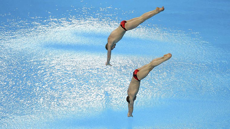 Кузнецов и Захаров стали чемпионами Универсиады в синхронных прыжках с трамплина - фото