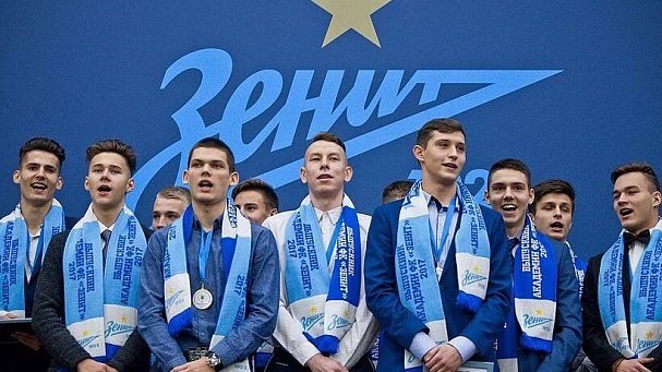 «Мы будем чемпионами и выиграем все кубки». В «Газпром»-Академии прошел выпускной «Зенита» U-17 - фото