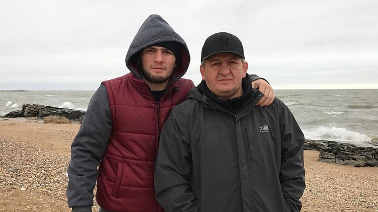 Госпитализированный отец Хабиба Нурмагомедова рассказал о своем самочувствии - фото