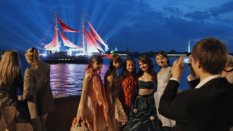 «Алые паруса» для гостей Петербурга - фото