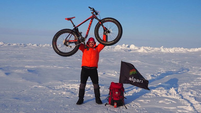 Знаменитый российский путешественник Богдан Булычев установил два рекорда на Северном полюсе - фото