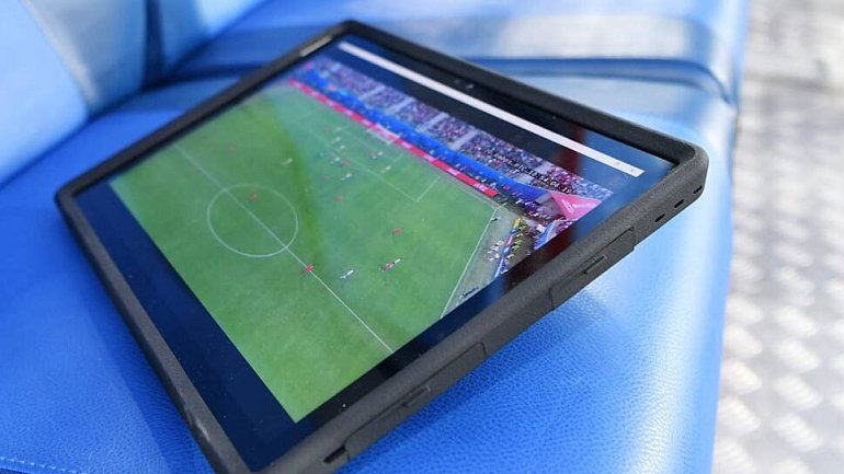 На ЧМ-2018 тренеры смогут общаться с аналитиками во время матчей через специальный планшет - фото