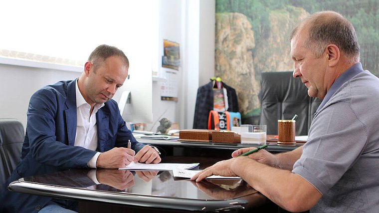 Дмитрий Парфенов подписал контракт с «Уралом» - фото