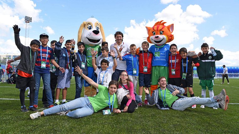 Экологическая инициатива «Футбола для дружбы»: в Москве празднуют день рождения редкого лемура! - фото