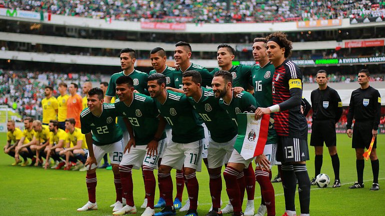 Игроки сборной Мексики готовятся к ЧМ-2018 с помощью девушек легкого поведения. Их не накажут - фото