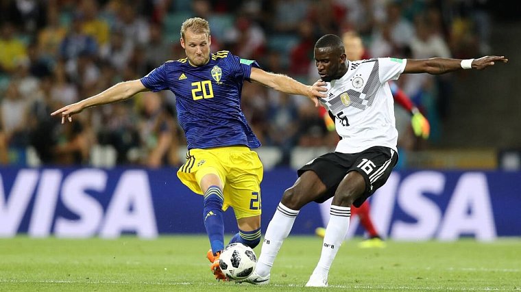 Швеция ведет в счете после первого тайма в матче с Германией - фото