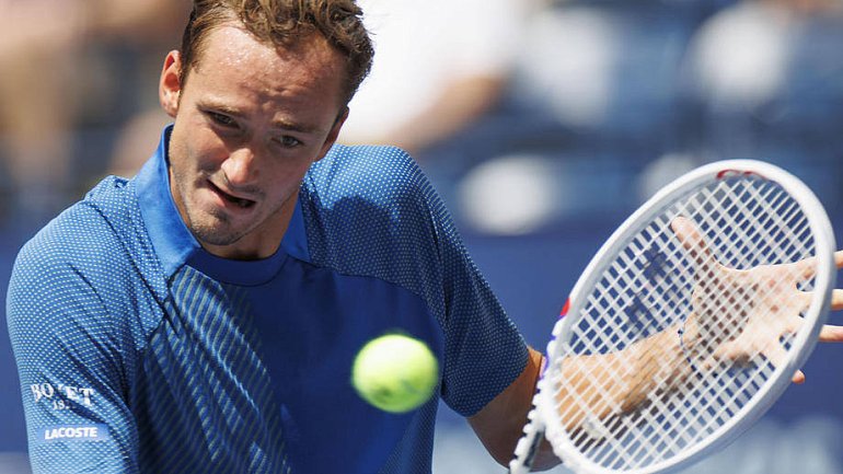 «Условия были непростыми»: Медведев начал защиту титула на US Open с победы - фото