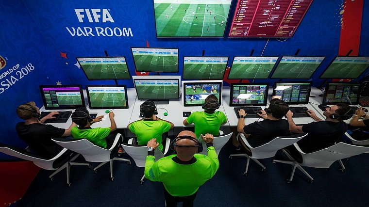 УЕФА заменит арбитров за воротами системой VAR - фото