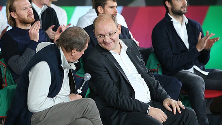 Член совета директоров «Локомотива» рассказал, как Юрия Семина спасли от отставки - фото