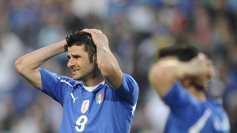 Бывшему игроку сборной Италии дали два года тюрьмы. Но он никого не бил - фото