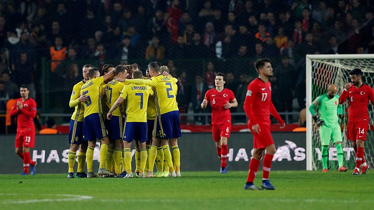 Команда Луческу попрощалась с дивизионом B. Швеция обыграла Турцию в Лиге наций - фото