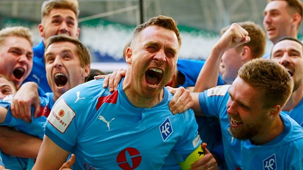 «Король Поволжья»: Сергей Корниленко вернулся в футбол спустя два года и забил прощальный гол - фото