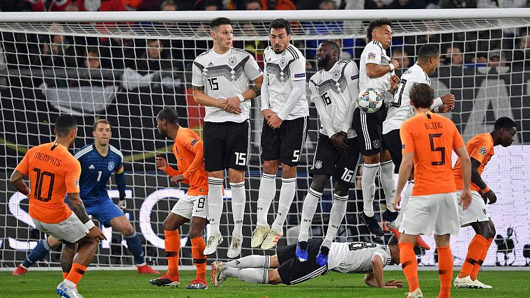 Голландия унизила Германию, отыграв 2 гола за 5 минут до конца матча, и не позволила чемпионам мира-2018 выйти в плей-офф Лиги наций (ВИДЕО) - фото
