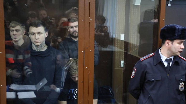 «Это какая-то заказная история». Кирьякова разгневало решение суда оставить под арестом Кокорина и Мамаева - фото