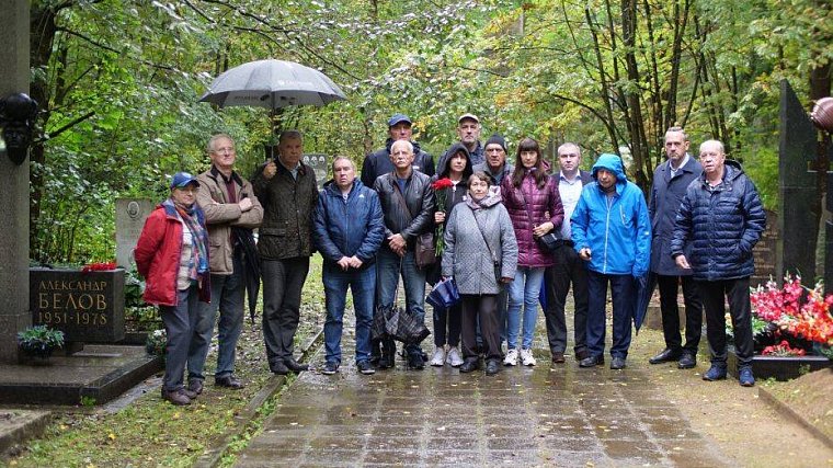 Представители «Зенита» и ветераны посетили могилы Кондрашина и Белова перед стартом Кубка - фото
