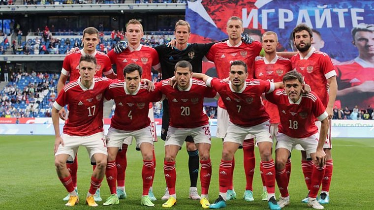 Гаджиев назвал тяжелым ударом пропуск сборной России Евро-2024 - фото