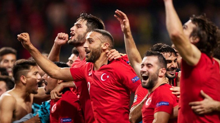 Турция без Луческу стартовала с двух побед в отборе Евро-2020 - фото