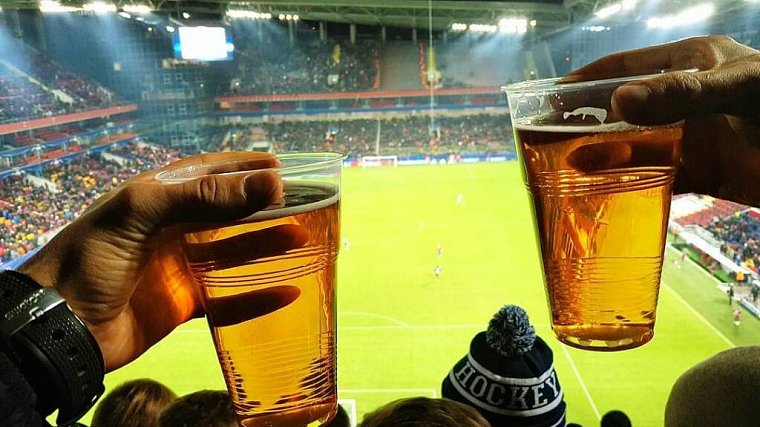 Жадность губит футбол в России. Что общего между продажей пива и показом АПЛ - фото