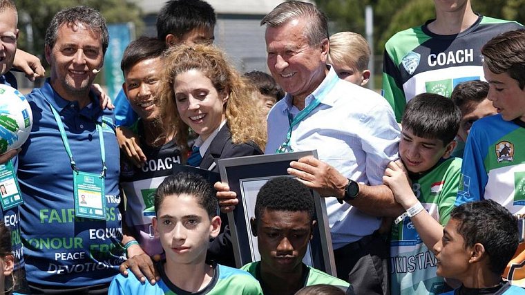 «Футбол для дружбы» установил новый мировой рекорд: самый многонациональный урок футбола на планете - фото