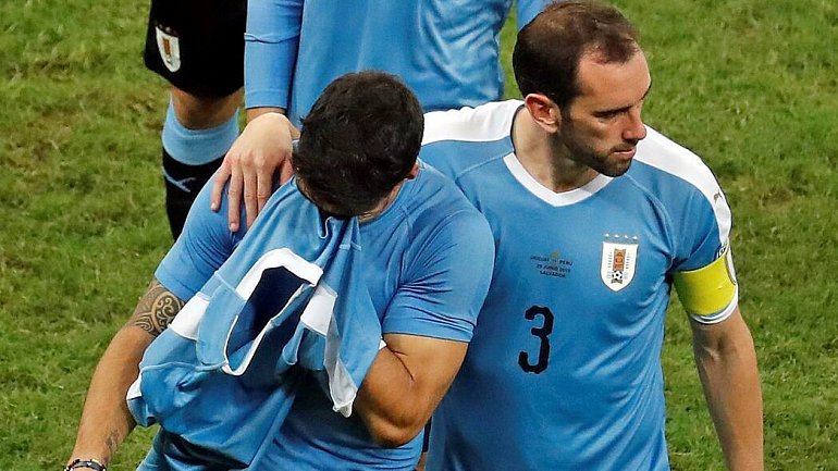 Суарес расплакался после поражения Уругвая от Перу - фото