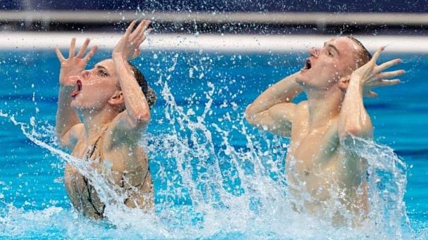Губерниев поддержал включение мужчин в групповые соревнования по синхронному плаванию - фото