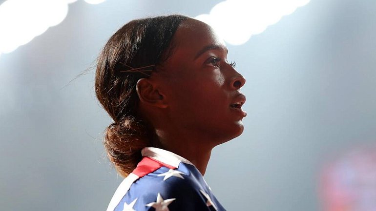 Американка установила мировой рекорд в забеге на 400м с барьерами - фото