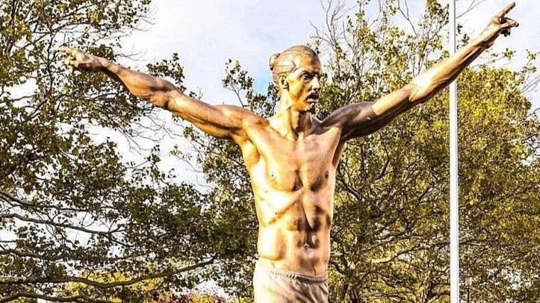 В Швеции установили статую Ибрахимовича - фото