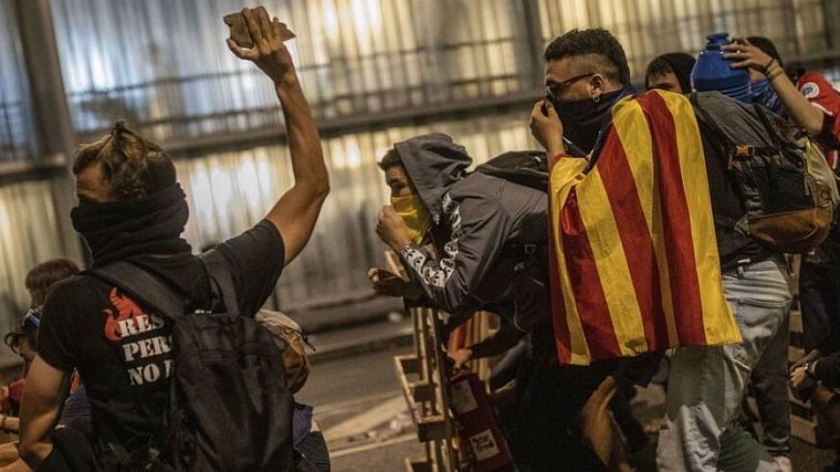 «Эль Класико» перенесли на декабрь из-за беспорядков в Барселоне - фото