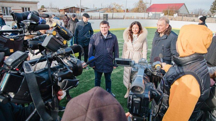 «Лига Ставок», Фонд «Созвездие Добра» и ФХР построили хоккейный корт в Свердловской области - фото