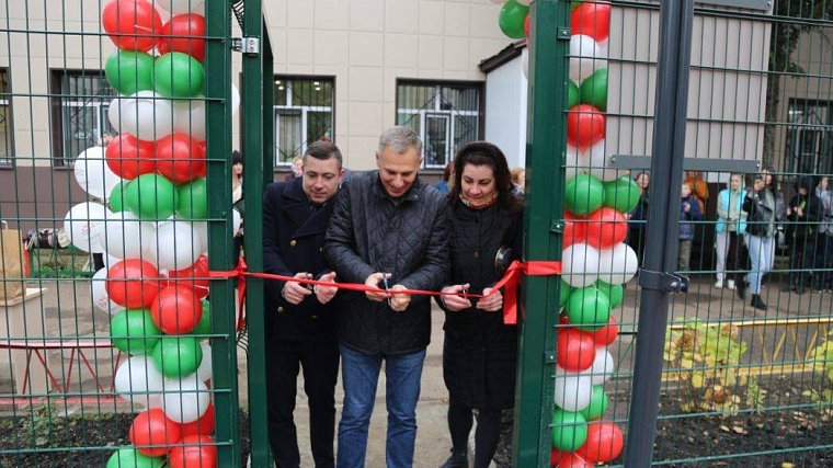 Фонд «Созвездие Добра» построил футбольное поле для Приволжского детского дома - фото