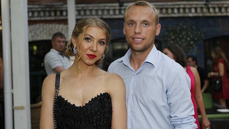 Экс жена рассказала про смешную зарплату Дениса Глушакова в «Ахмате» и о том, кто его «околдовал» - фото