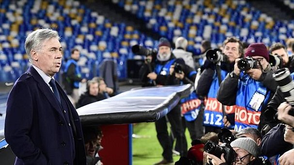 Анчелотти вывел «Наполи» в плей-офф Лиги чемпионов, но был тут же уволен. Что происходит в неаполитанском клубе? - фото