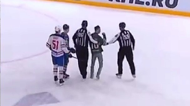 Сушинский не понимает, за что наказывать блогера, выскочившего на лед - фото