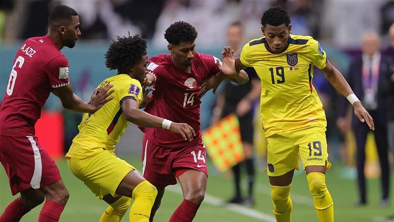 Катар победил пиво, но не справился с Эквадором. Чем закончился матч открытия ЧМ-2022 - фото