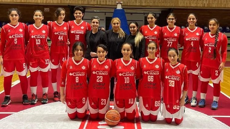 Баскетболистки иранской команды сняли хиджабы в знак протеста против действий местных властей - фото