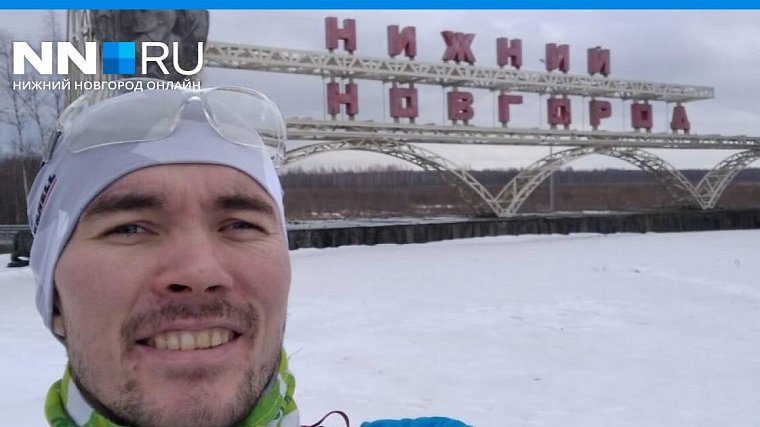 Марафонец, бегущий из Петербурга во Владивосток, неожиданно отклонился от маршрута - фото
