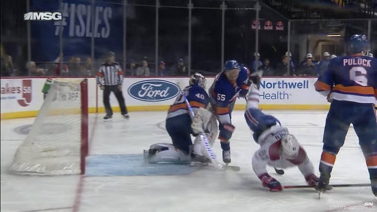 Душераздирающее попадание коньком в лицо: страшная травма игрока в НХЛ сегодня - фото