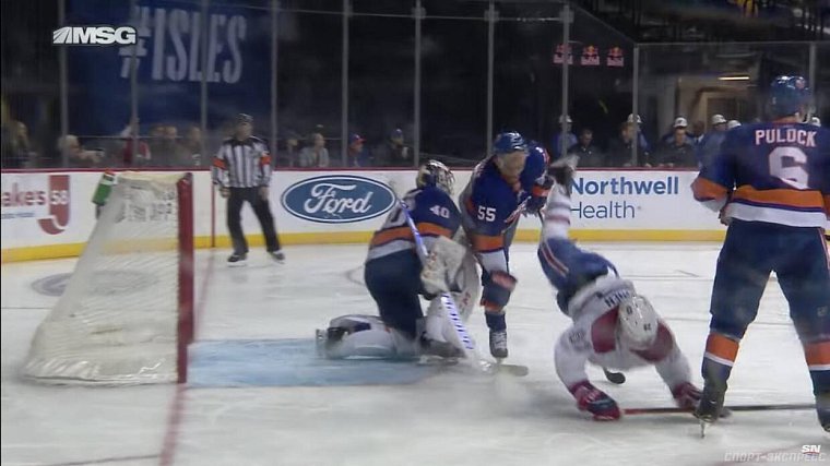 Душераздирающее попадание коньком в лицо: страшная травма игрока в НХЛ сегодня - фото
