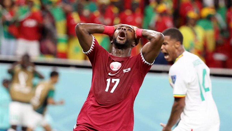 Катар проиграл второй матч на домашнем чемпионате мира, уступив Сенегалу - фото