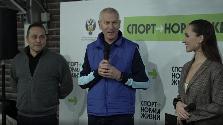 Олег Матыцин сыграл в керлинг с журналистами и блогерами - фото