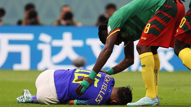 Из-за частичного разрыва связок колена защитник сборной Бразилии больше не сыграет на ЧМ-2022 - фото