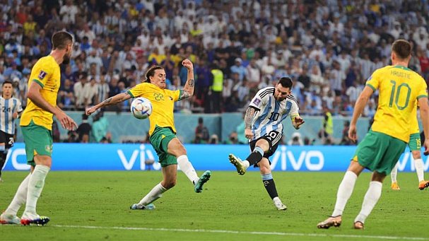 Гол Месси помог Аргентине обыграть Австралию и выйти в 1/4 финала ЧМ-2022 - фото