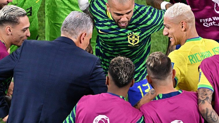 Главный тренер Бразилии Тите отказался комментировать свои танцы на чемпионате мира в Катаре - фото