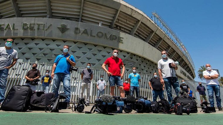 Футбол вернется в Испанию без зрителей, но с аплодисментами болельщиков со всего мира - фото