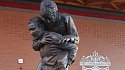 «Ливерпуль» открыл на «Энфилде» необычный памятник. Рассказываем историю Боба Пейсли и Эмлина Хьюза - фото
