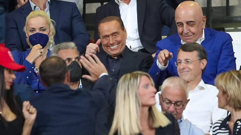 Берлускони пообещал игрокам «Монцы» автобус с девушками легкого поведения в случае победы над грандами - фото